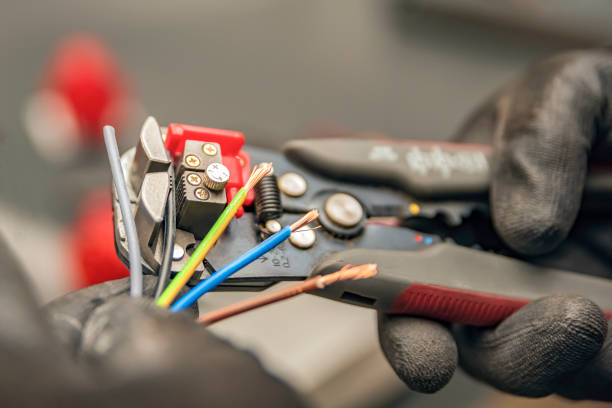 Best Circuit Breaker Repair  in Janesville, WI
